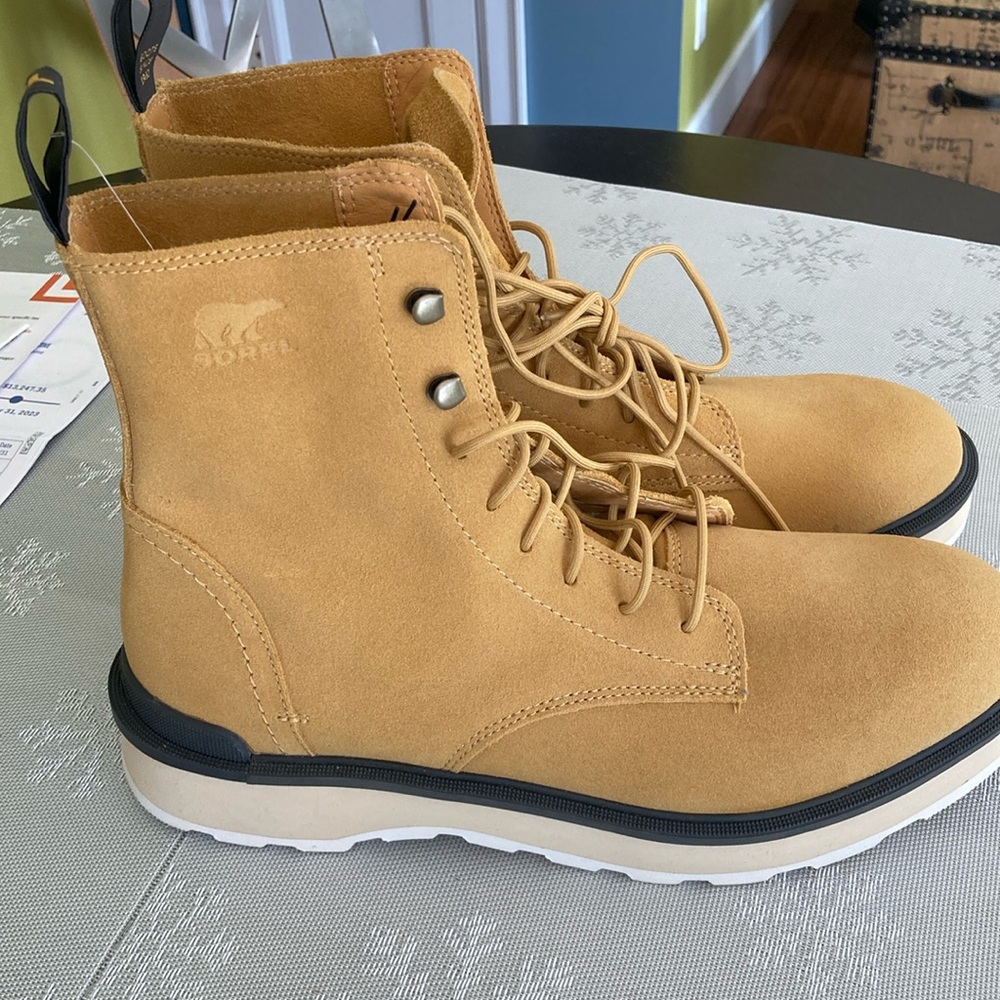 Waterproof Sorel Suede Boots - Picture 2 of 9
